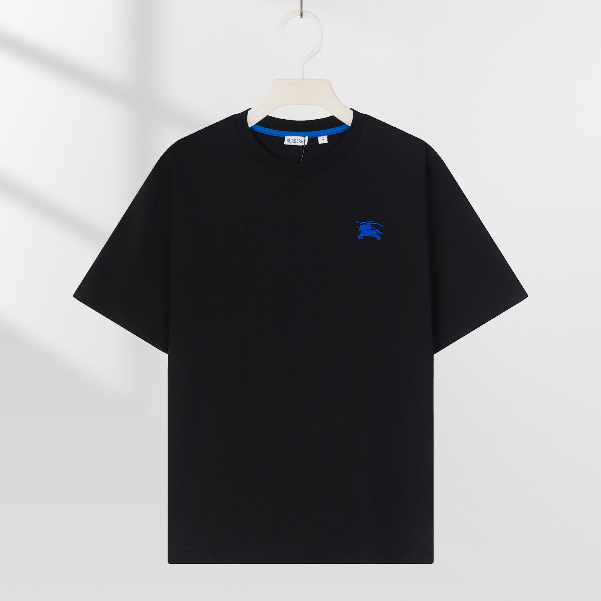 Camiseta de manga corta con bordado de caballo de guerra P85 Burberry, tejido 100% puro algodón de doble hilo, completa…