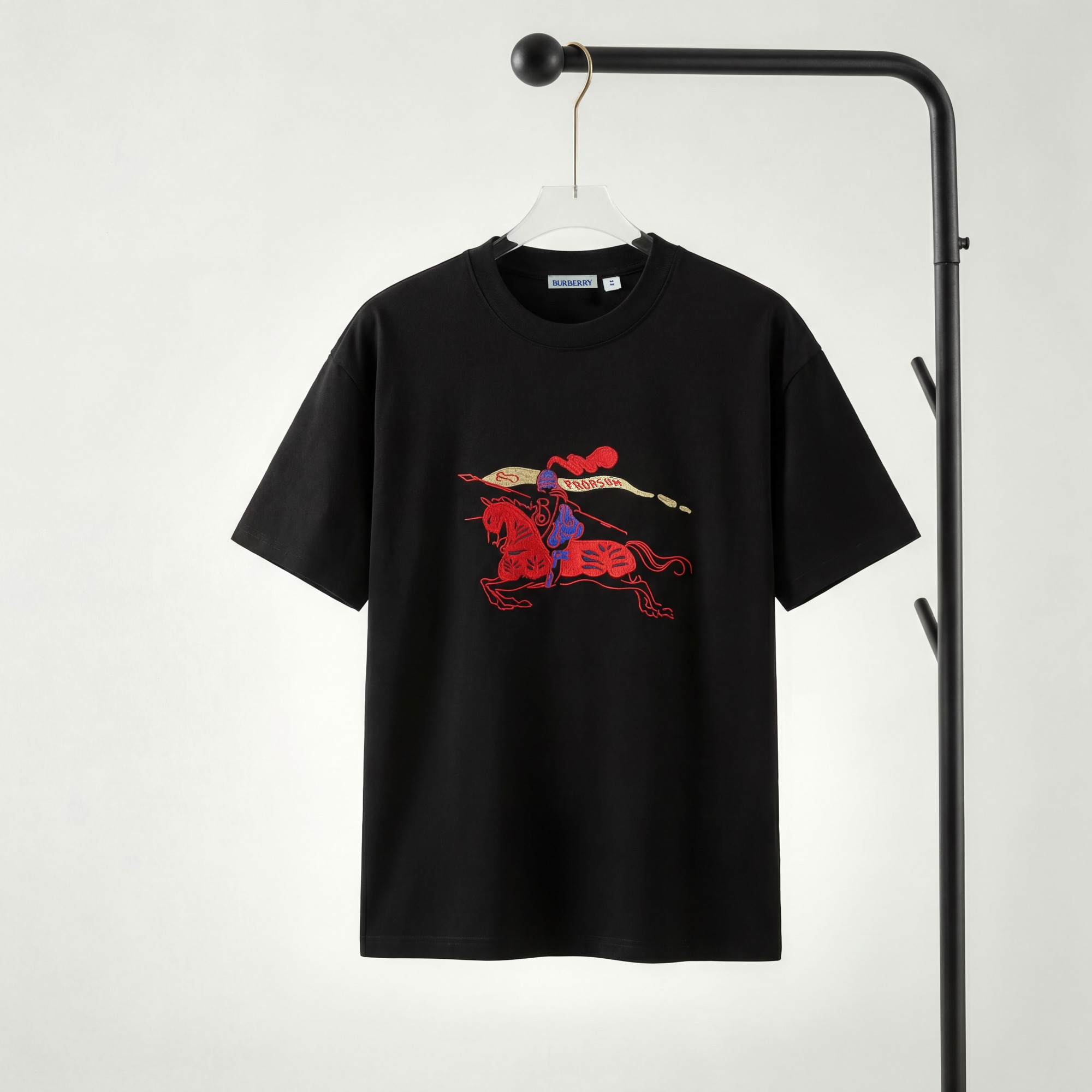 Camiseta de manga corta con bordado de caballo de guerra P85 Burberry, tejido 100% puro algodón de doble hilo, completa…