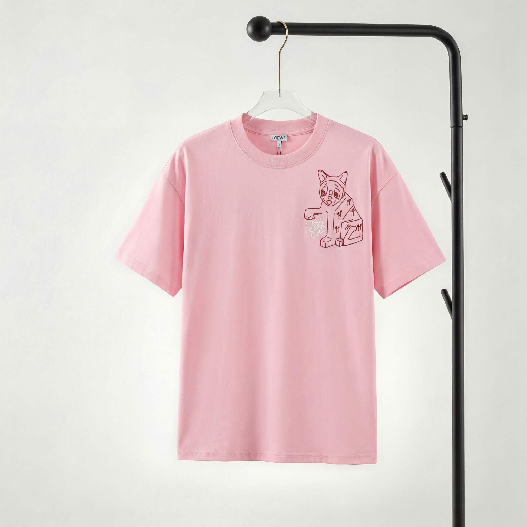 Camiseta de manga corta con logo P85 LOEWE bordado, tejido 100% puro algodón de doble hilo, completa con tres etiquetas…