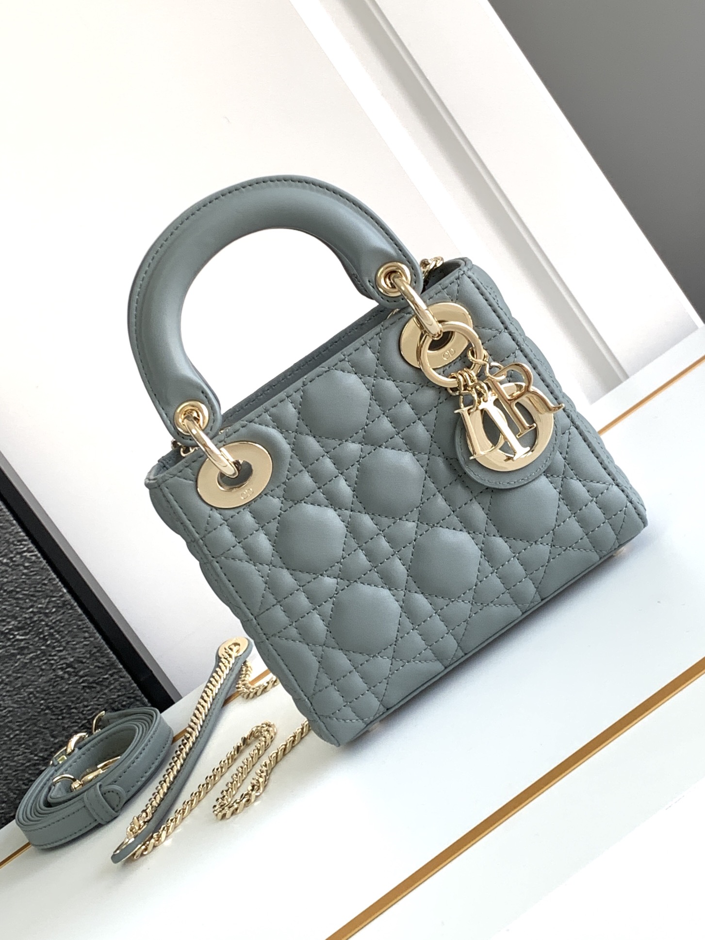 Сумка Lady Dior, серый камень, кожа ягнёнка, узор Cannage, цепочка-плечевой ремень