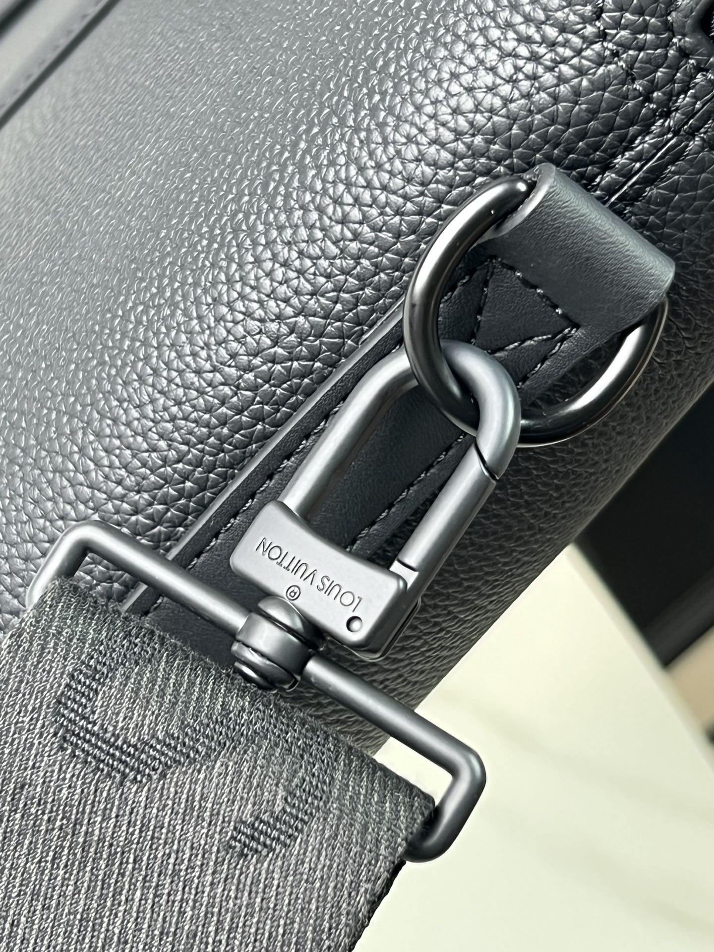Louis Vuitton Haute Couture Classic Luxury Handbag Shoulder Crossbody 5
