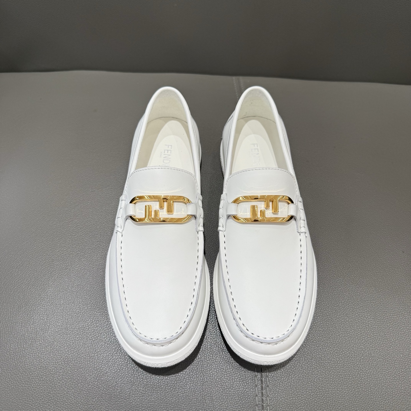 NO:354142,,【FENDI】O’Lock Light Loafers, flexible white rubber sole, equipped with FD O’Lock pattern buckle, suede material, silver finish metal parts. 39-44 (38 45 order),,fendi,loafers19860909,【FENDI】O’Lock Light乐福鞋,柔韧白色橡胶鞋底,配有FD O‘Lock图案搭扣.绒面材质材质.银色饰面金属件.39-44(38 45订),,fendi,loafers,Men's shoes