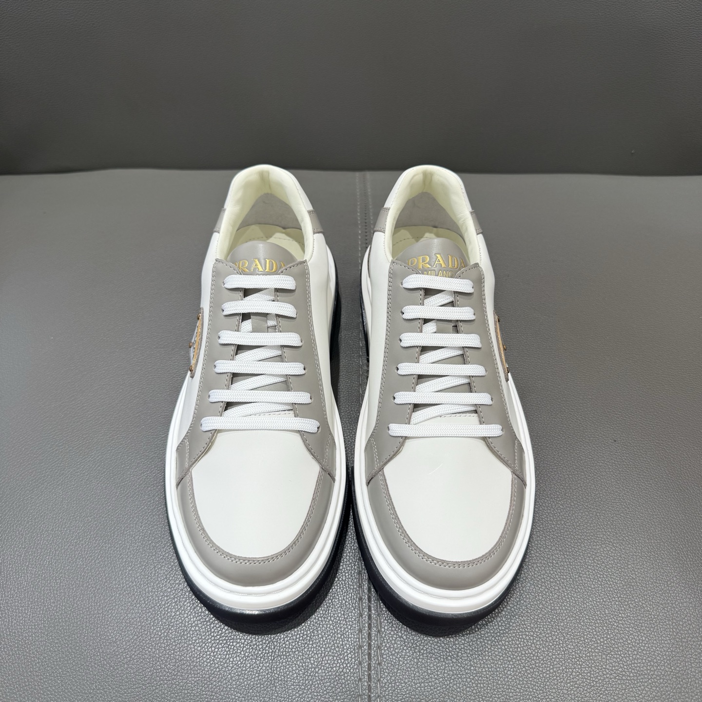 NO:352974,, High-quality [PRADA] New products of street-fried men's sports shoes are coming, the counter is simultaneously released in the original configuration, imported cowhide splicing and imported fabric, classic layout sports master, imported water-dyed cowhide inner pad, original sole is specially supplied with original sole, super comfortable, high quality, you can enter and exit the counter at will, welcome to compare the counter synchronous number, 38–44 (can be ordered 45.46),,prada,sneakers,cowhide19860909,高品质【PRADA】炸街男神运动鞋新品来袭,专柜同步发售原厂配置,进口牛皮拼接进口面料,经典版面运动潮达人,进口水染牛皮里垫,鞋底原厂特供原版底超级舒适,高品质,可随意进出专柜,欢迎对比专柜同步,码数38–44（可订 45 .46),,prada,sneakers,cowhide,Men's shoes