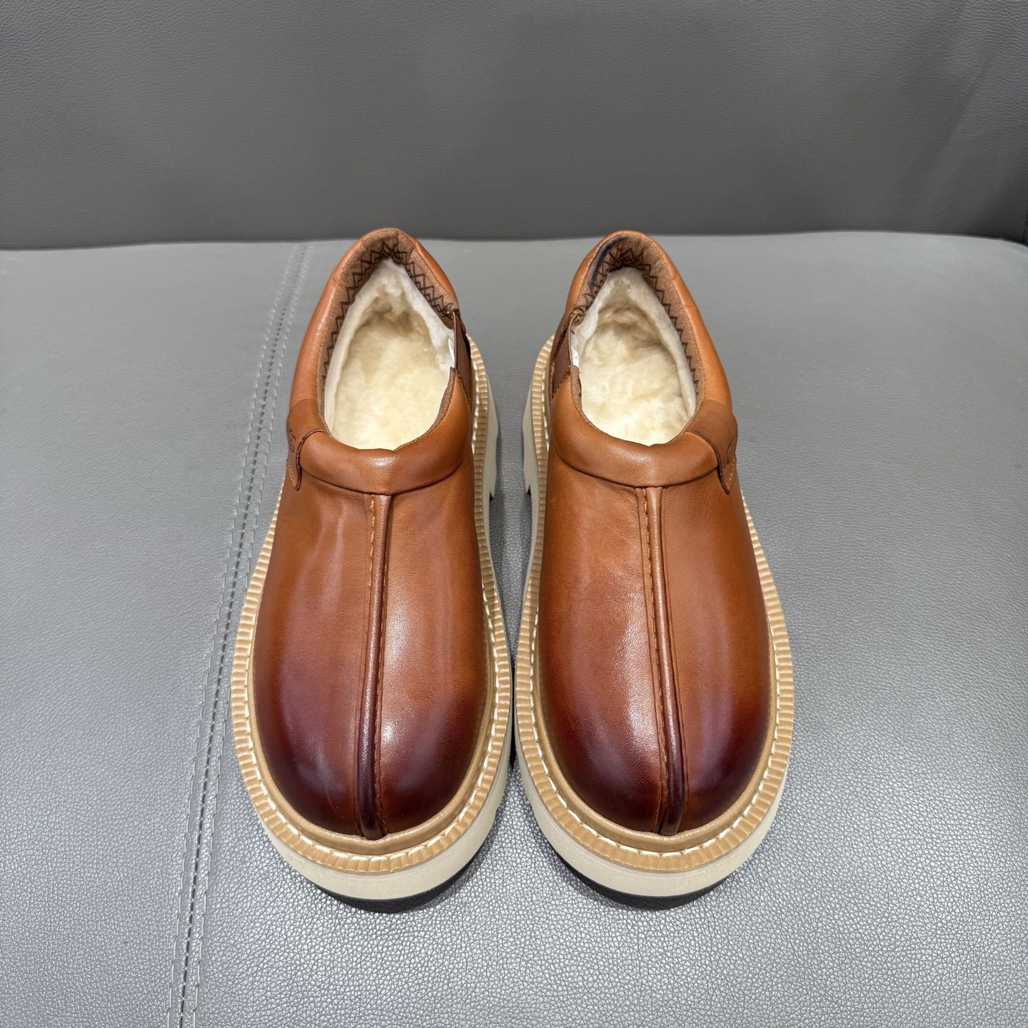 NO:621487,[UGG] Tasman Lug cow split leather Hybrid comfortable, fashionable and trendy non-slip low-top lifestyle casual shoes for men 39-44 (38 45 orders),19860909【UGG】Tasman Lug牛剖层革Hybrid舒适时尚潮流防滑 低帮生活休闲鞋男款 39-44（38 45订）,,Men's shoes