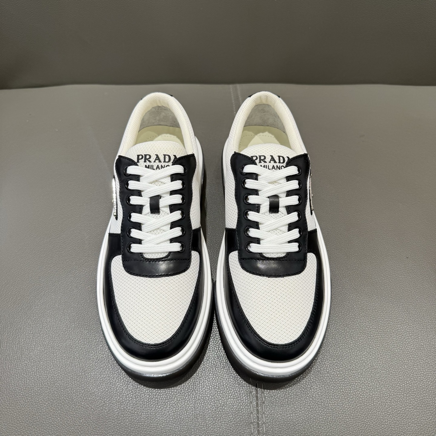 NO:898765,P Top Purchasing Purchasing Agent, new casual sports shoes for street men, popular items at the counter, uppers imported from Italy, cowhide fabric, exquisite hardware decoration, high-quality splicing technology, a must-have for fashionistas, imported cowhide linings, breathable and comfortable, water-dyed cowhide pads, original soles specially provided by the factory, exclusive movable molded soles super comfortable, original factory follow-up goods, high quality, you can enter and exit the counter at will, code number  39-44 (38.45.46 can be determined),,sneakers,cowhide19860909P 顶级代购 普 炸街男神新品休闲运动鞋,专柜同步人气爆款,鞋面意大利进口牛皮面料,精美五金装饰,高品质拼接工艺潮人必备,进口牛皮内里垫透气舒适,水染牛皮垫 鞋底原厂特供原版底,独家活动成型底超级舒适,原厂跟单货,高品质,可随意进出专柜, 码数 39-44（38.45.46可定）,,sneakers,cowhide,Men's shoes