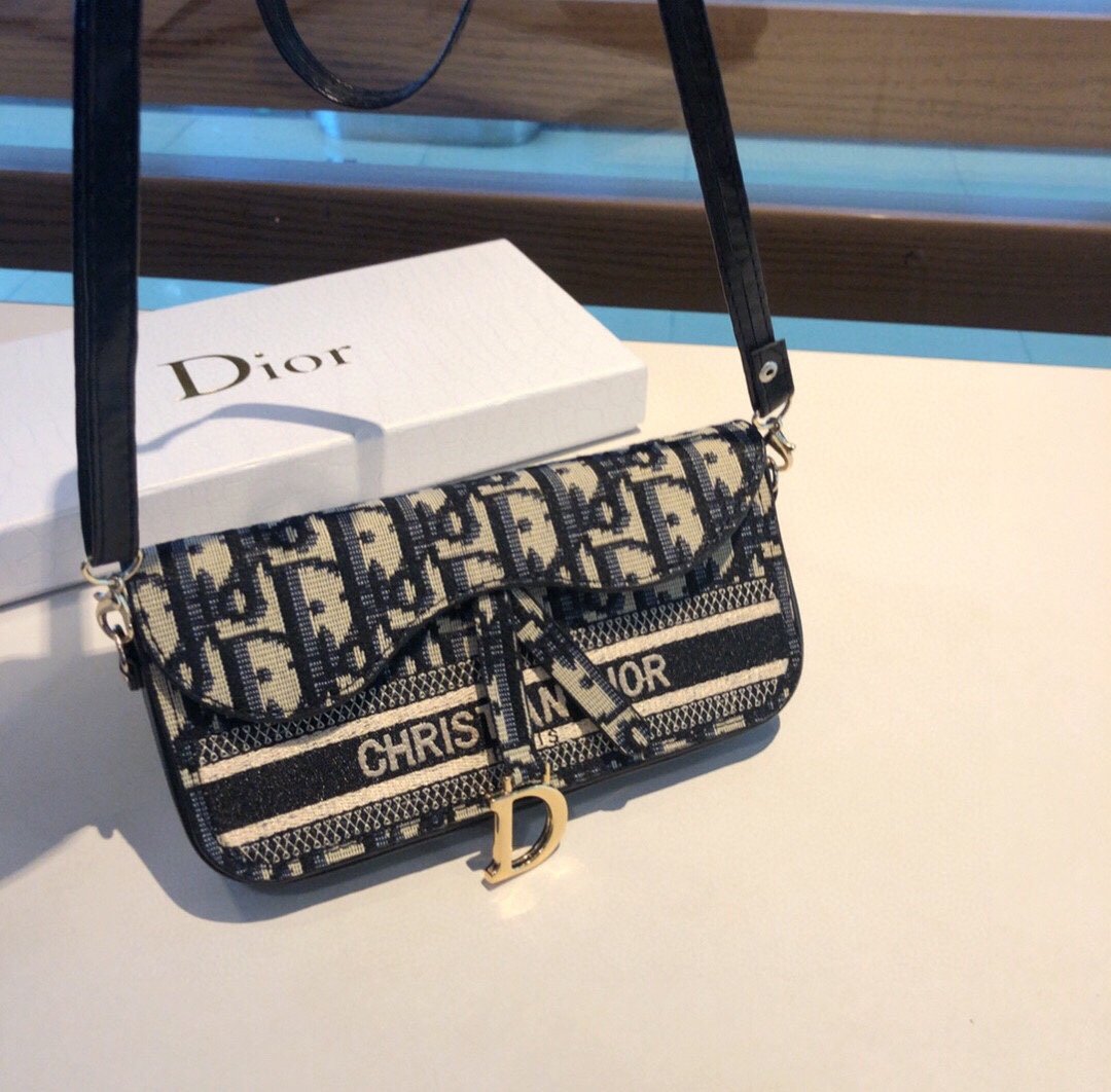 新品上架Dior刺绣经典老花通用斜挎包包内置卡片层百搭时尚老花系列