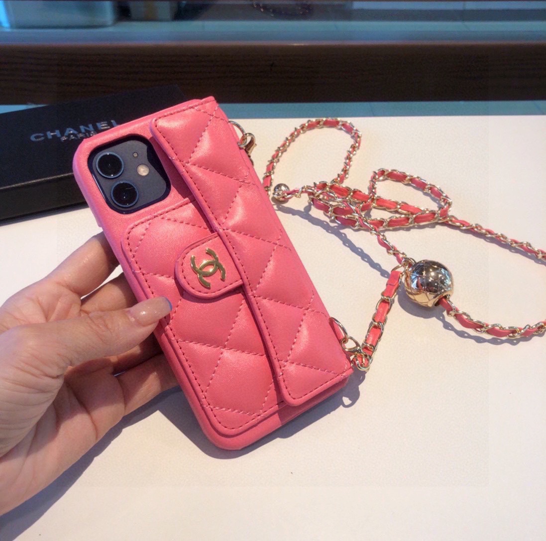 ️CHANEL香奈儿火爆时尚圈的手机壳专柜同款链条小金球可调节链条长度iPhone15系列更新小羊皮菱格