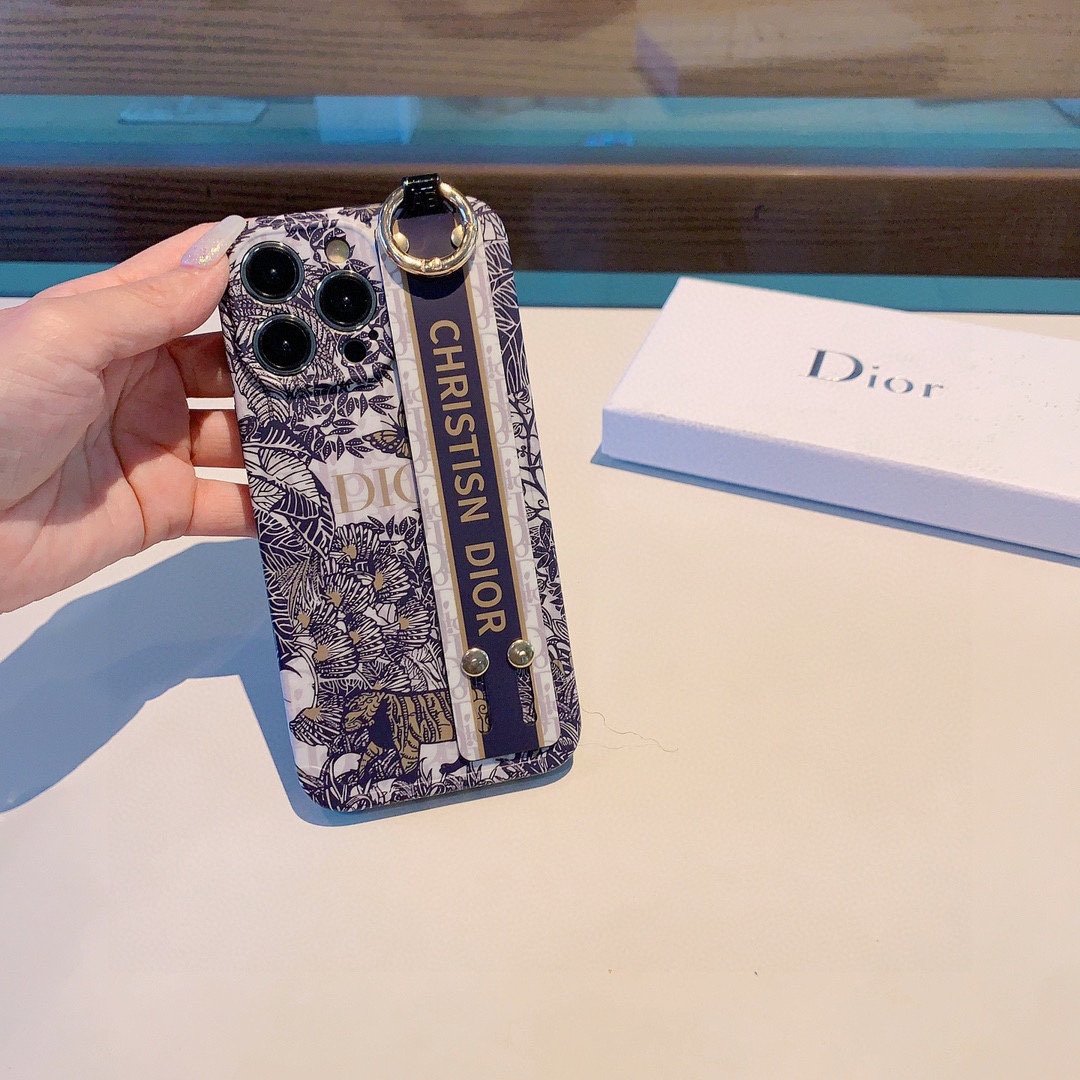 今日新款.Dior腕带款手机壳迪奥森林物语直边相框全包磨砂软壳型号为了不出现报错型号请打开本机查看手机设