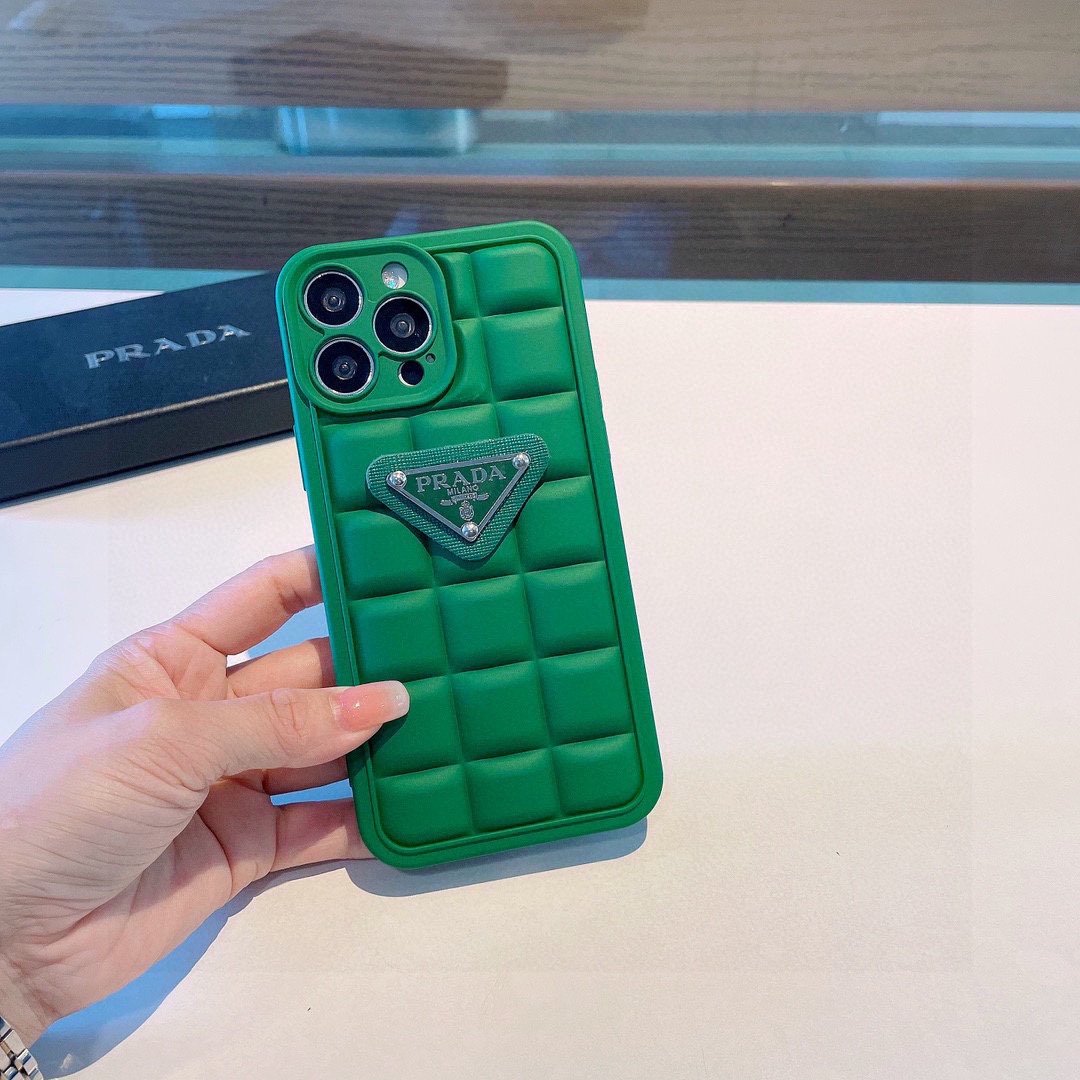 普拉达手机壳高级bv绿手机壳精准孔方块iPhone15型号已更新型号为了不出现报错型号请打开本机查看手机