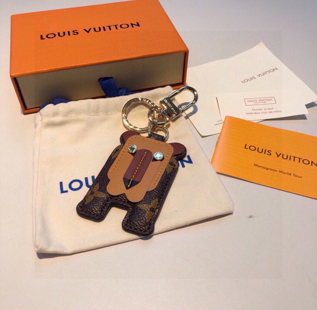 LV狮子️包饰与钥匙扣源自中国传统生肖主题系列设计此款可爱的包饰与钥匙扣MonogramEcliPse帆