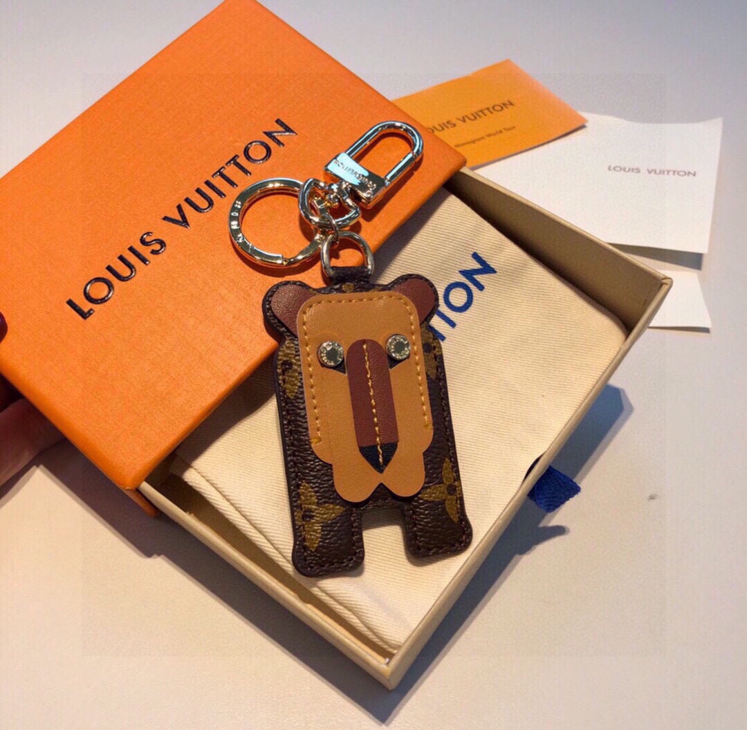 LV狮子️包饰与钥匙扣源自中国传统生肖主题系列设计此款可爱的包饰与钥匙扣MonogramEcliPse帆