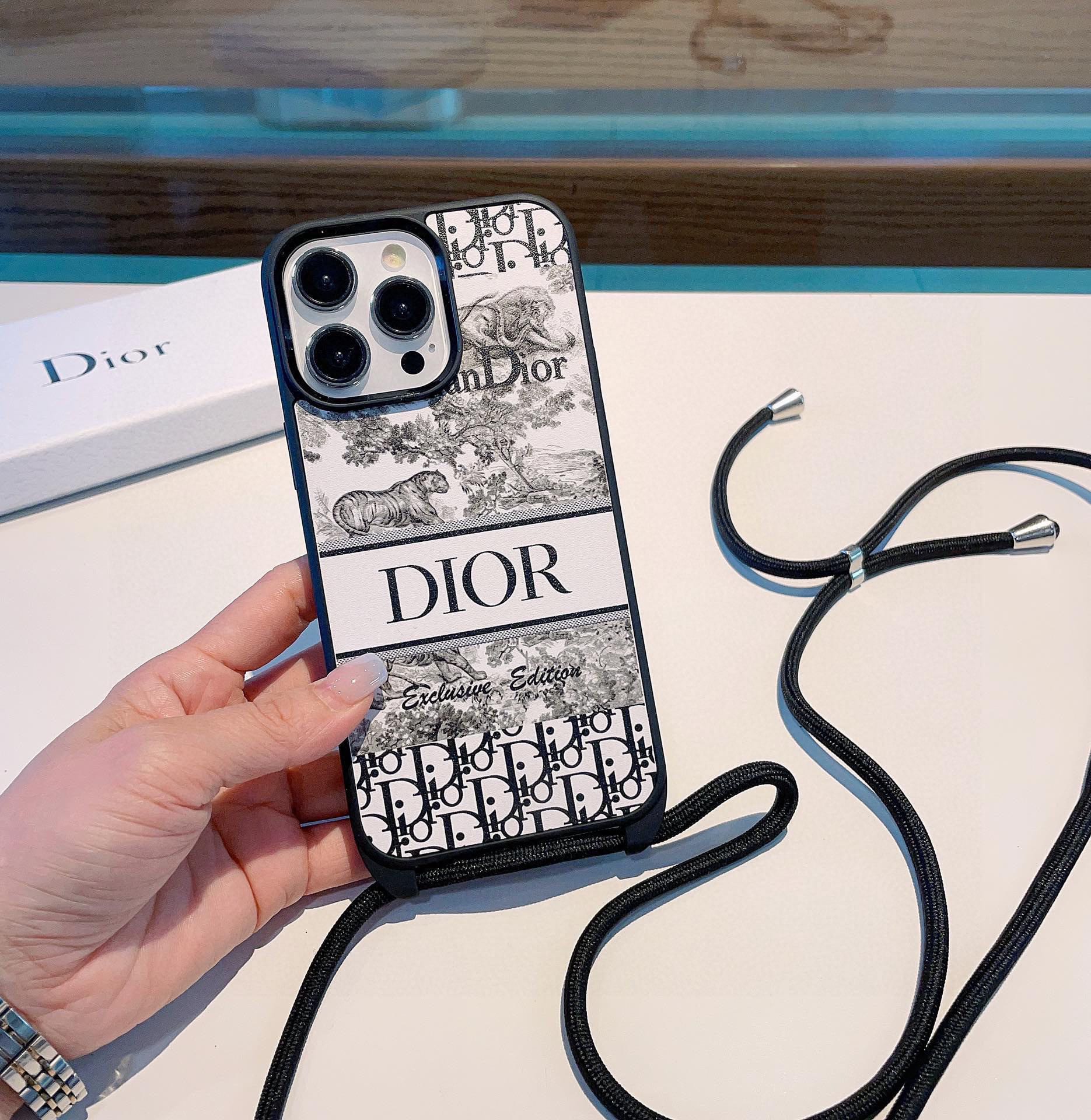 Dior花卉斜挎手机壳全包素材手机壳型号为了不出现报错型号请打开本机查看手机设置显示的型号️️️iPho