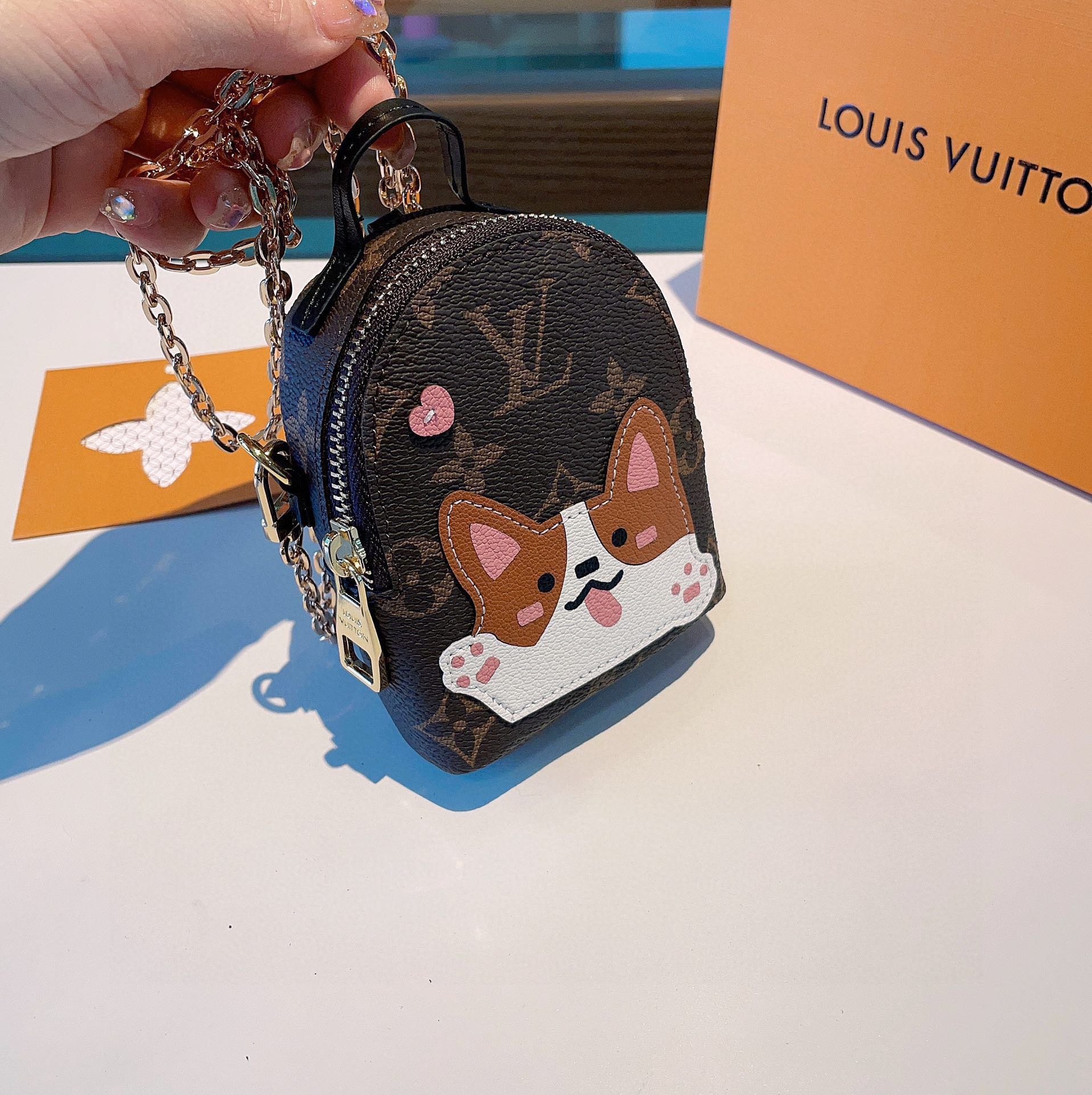 原单货LOUISVUITTON新款卡通链条斜挎小包mini包包可装银行卡蓝牙耳机钥匙扣零钱包耳机包包包挂