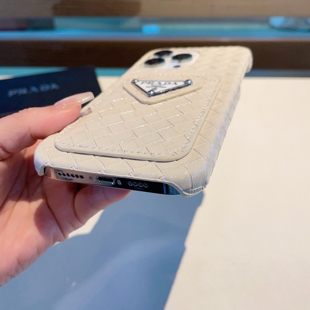 普拉达编织新色系手机壳原料皮革简约风卡包系列Prada卡包手机壳型号为了不出现报错型号请打开本机查看手机