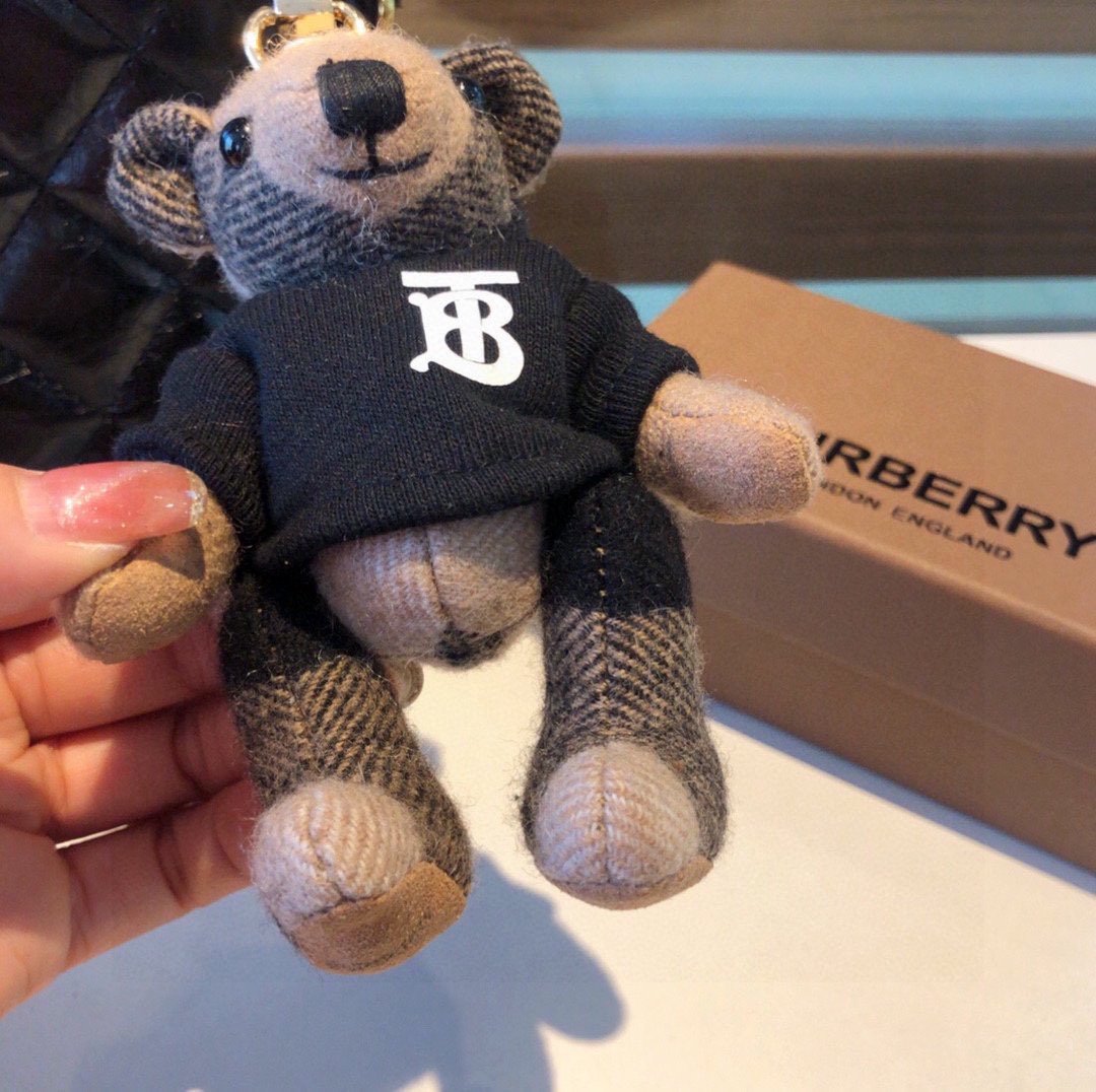 Burberry代工厂小熊挂件巴宝莉卫衣泰迪熊钥匙扣挂件温柔到心里准备已久精致自留！内部填充物与专柜一致