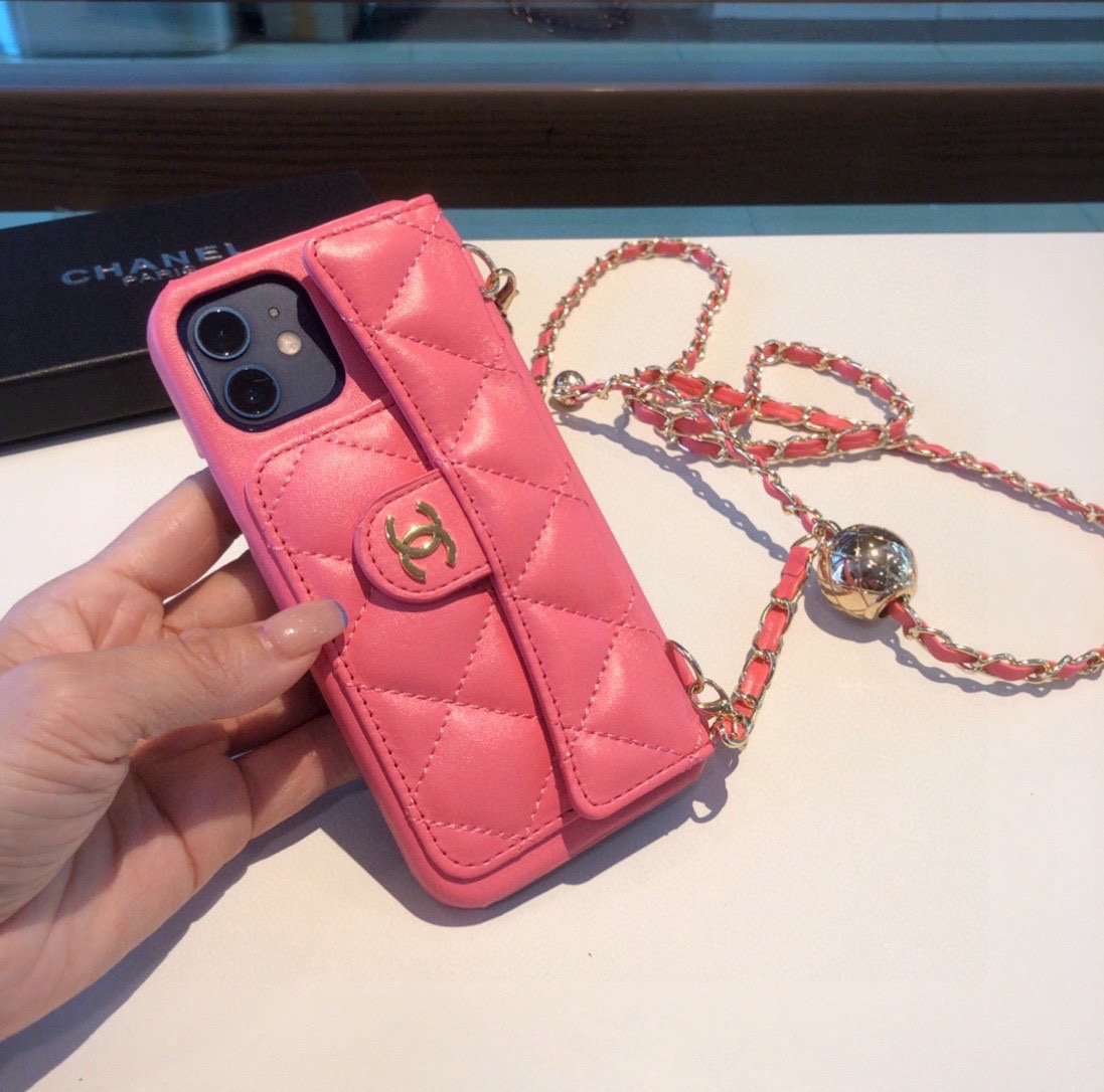 CHANEL香奈儿火爆时尚圈的手机壳专柜同款链条小金球可调节链条长度iPhone15系列更新小羊皮菱格车