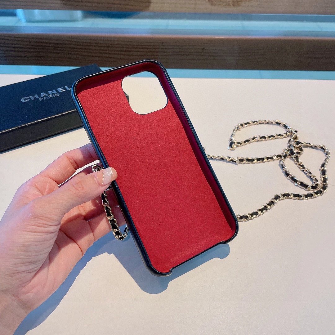 香奈儿C19系列三包手机壳卡袋可当支撑金属皮链带金球可调节长度时尚奢华[强]iPhone15型号已出货型