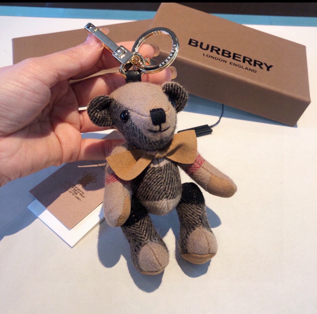 Burberry代工厂小熊挂件熊泰迪熊钥匙扣挂件温柔到心里准备已久精致自留！内部填充物与专柜一致手感真的