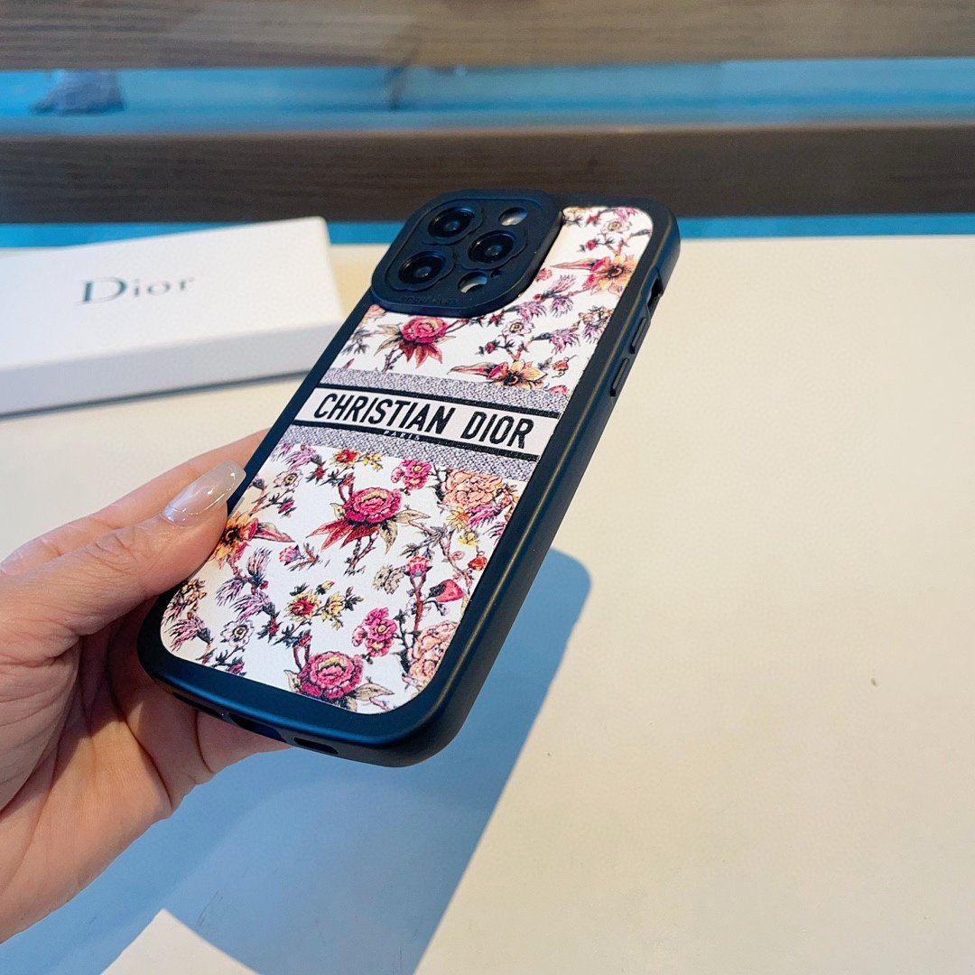 新款上架Dior迪奥植物花语系列小花镜头彩绘贴皮TPU软壳型号为了不出现报错型号请打开本机查看手机设置显