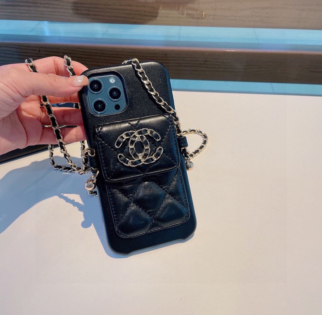 香奈儿C19系列三包手机壳卡袋可当支撑金属皮链带金球可调节长度时尚奢华[强]iPhone15型号已出货型