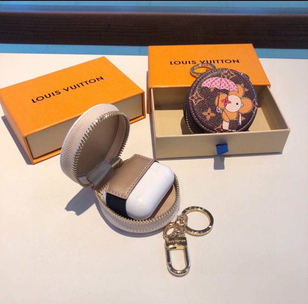 村上隆联名熊猫人LV蓝牙耳机包搭配钥匙扣通用型耳机包既可以放心爱耳的机还可以美美挂包在包上钥匙扣一举俩得