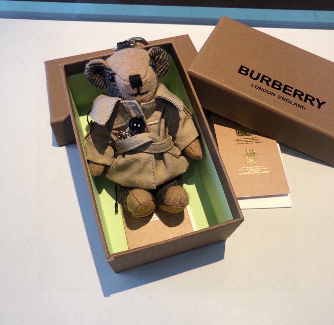 Burberry代工厂小熊挂件风衣熊泰迪熊钥匙扣挂件温柔到心里准备已久精致自留！内部填充物与专柜一致手感