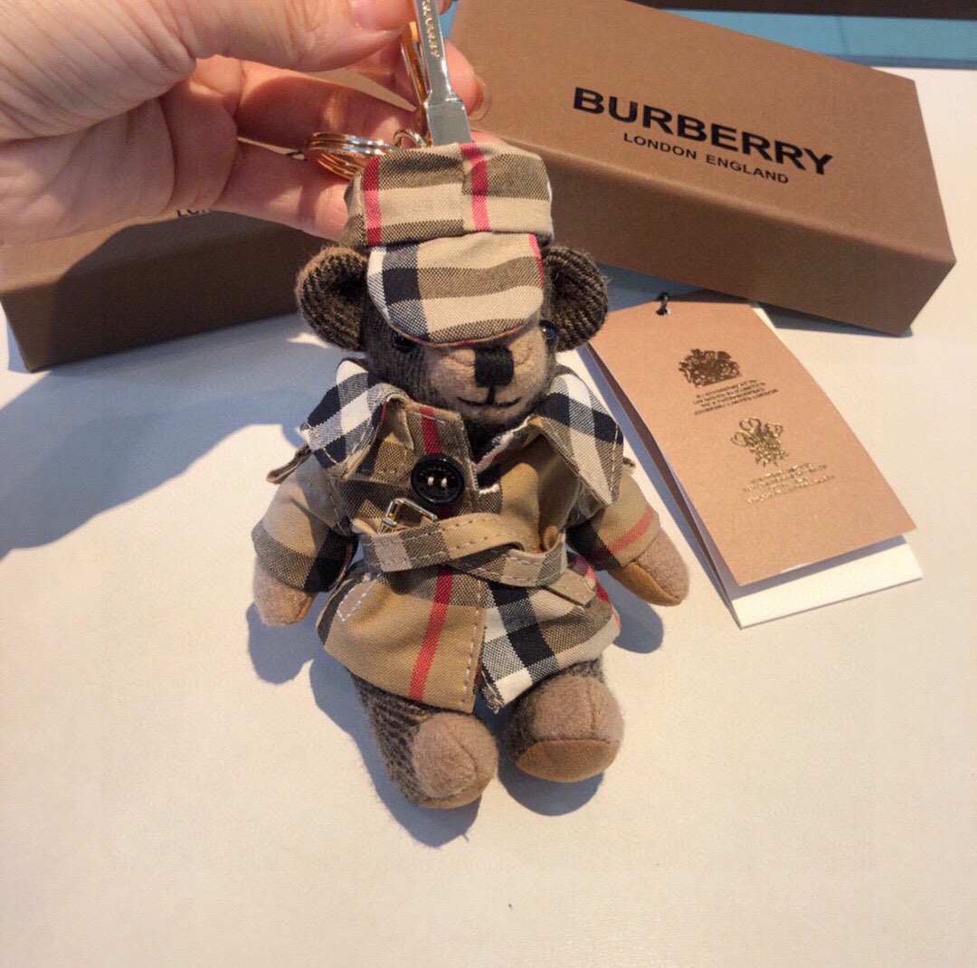 Burberry代工厂小熊挂件巴宝莉披丝巾泰迪熊钥匙扣挂件温柔到心里准备已久精致自留！内部填充物与专柜一