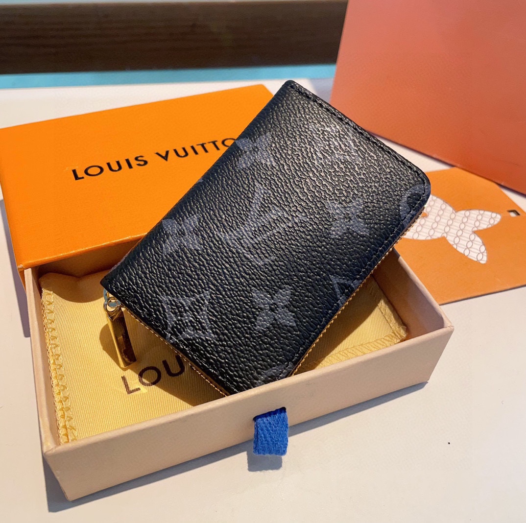  。LV老花卡包钥匙包，经典老花卡包零钱包两用，超纤材质 