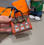 P80075 العبوة ❤ Hermes Mini Platinum Bag Bag قلادة إبداعية حقيبة البيت الصغيرة في المنزل يمكن أن تضع حقيبة رأس البلوتوث العالمية وضع أحمر الشفاه الرئيسي ويمكن استخدام حقيبة مصغرة للأزياء كحقيبة ، وأكياس سماعات الرأس عبارة عن مستقران! 1 P80075 العبوة ❤ Hermes Mini Platinum Bag Bag قلادة إبداعية حقيبة البيت الصغيرة في المنزل يمكن أن تضع حقيبة رأس البلوتوث العالمية وضع أحمر الشفاه الرئيسي ويمكن استخدام حقيبة مصغرة للأزياء كحقيبة ، وأكياس سماعات الرأس عبارة عن مستقران!