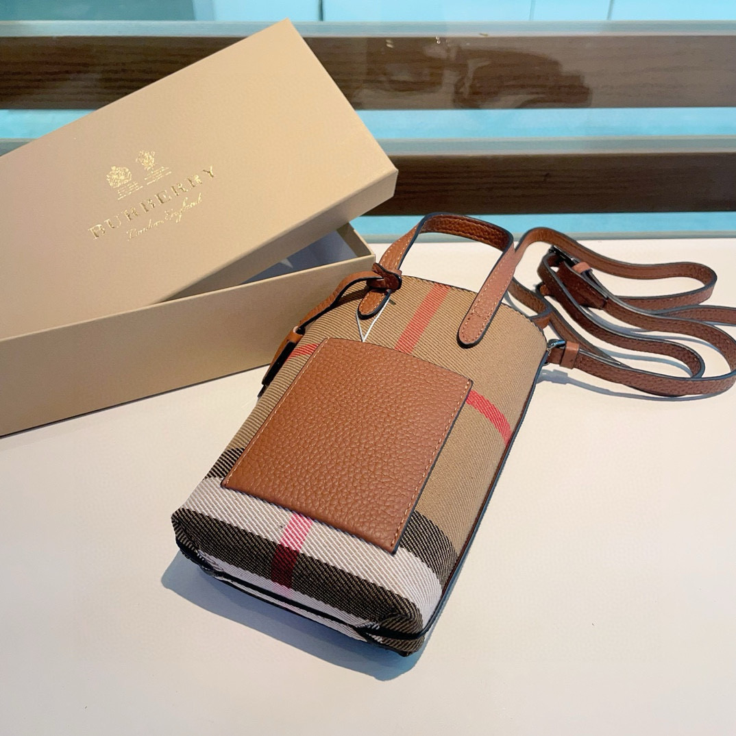 “Stylish Burberry Mobile Bag: Cashless Convenience with Classic Plaid Design” - 图片 8