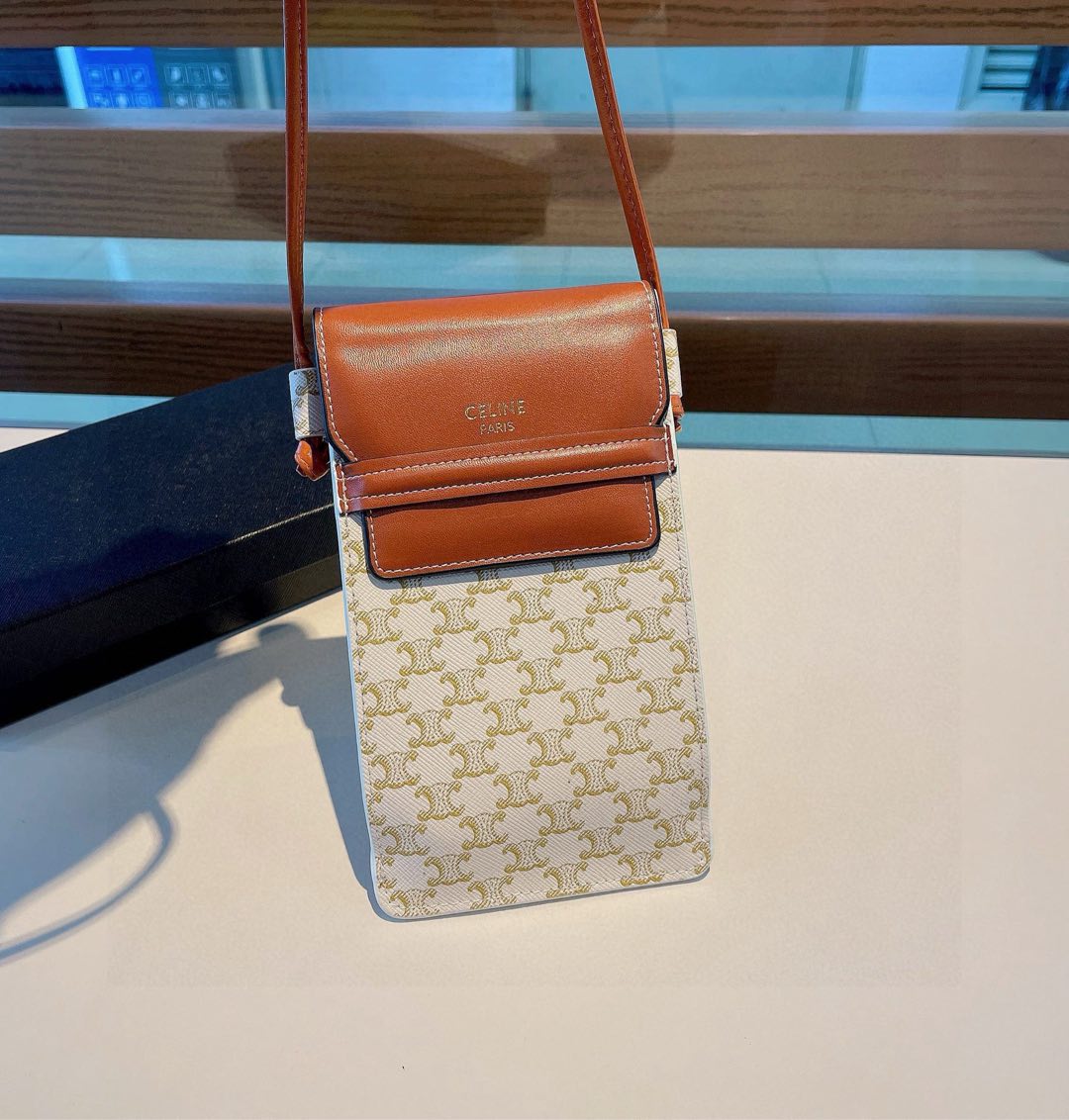 “Celine’s Hottest Slashy Cell Phone Bag: Crafty Double-Packed Must-Have for Out-of-Home Essentials” - 图片 7