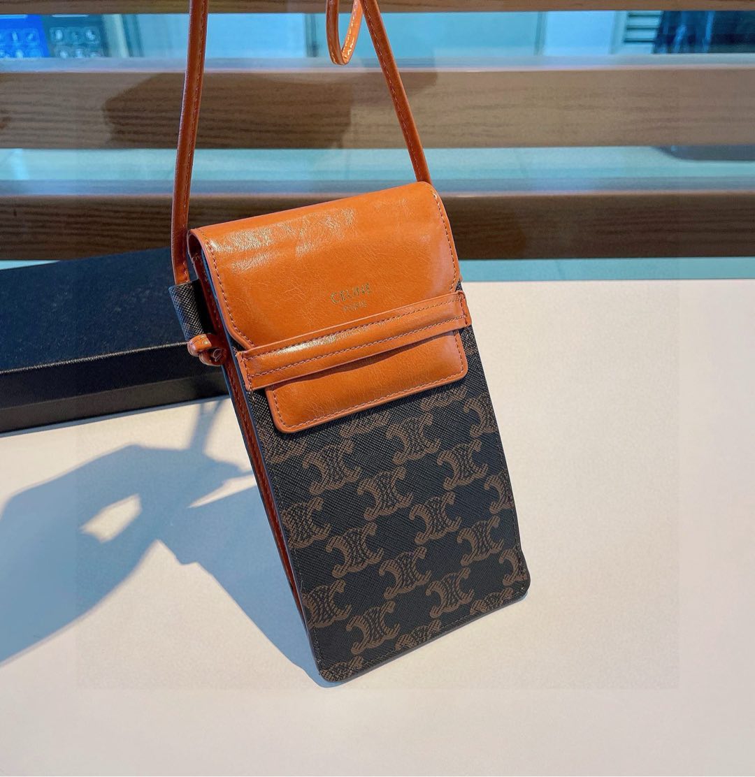 “2022 Hottest Celine Cell Phone Bag: Slashy, Crafty, Double-Packed Must-Have Accessory” - 图片 2