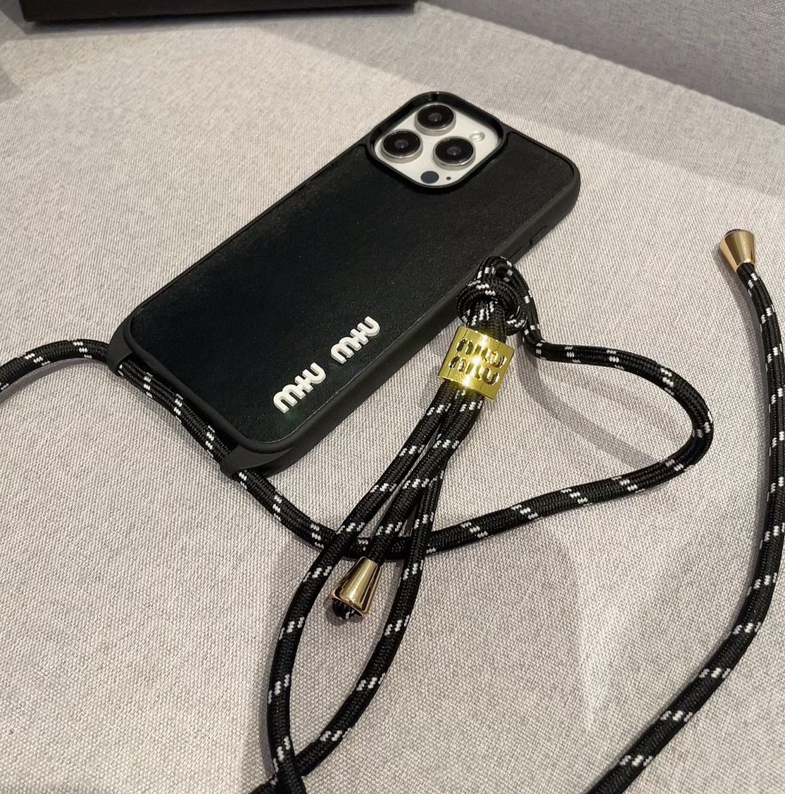 Miumiu’s New iPhone16 Series Cell Phone Shells and Customization Options