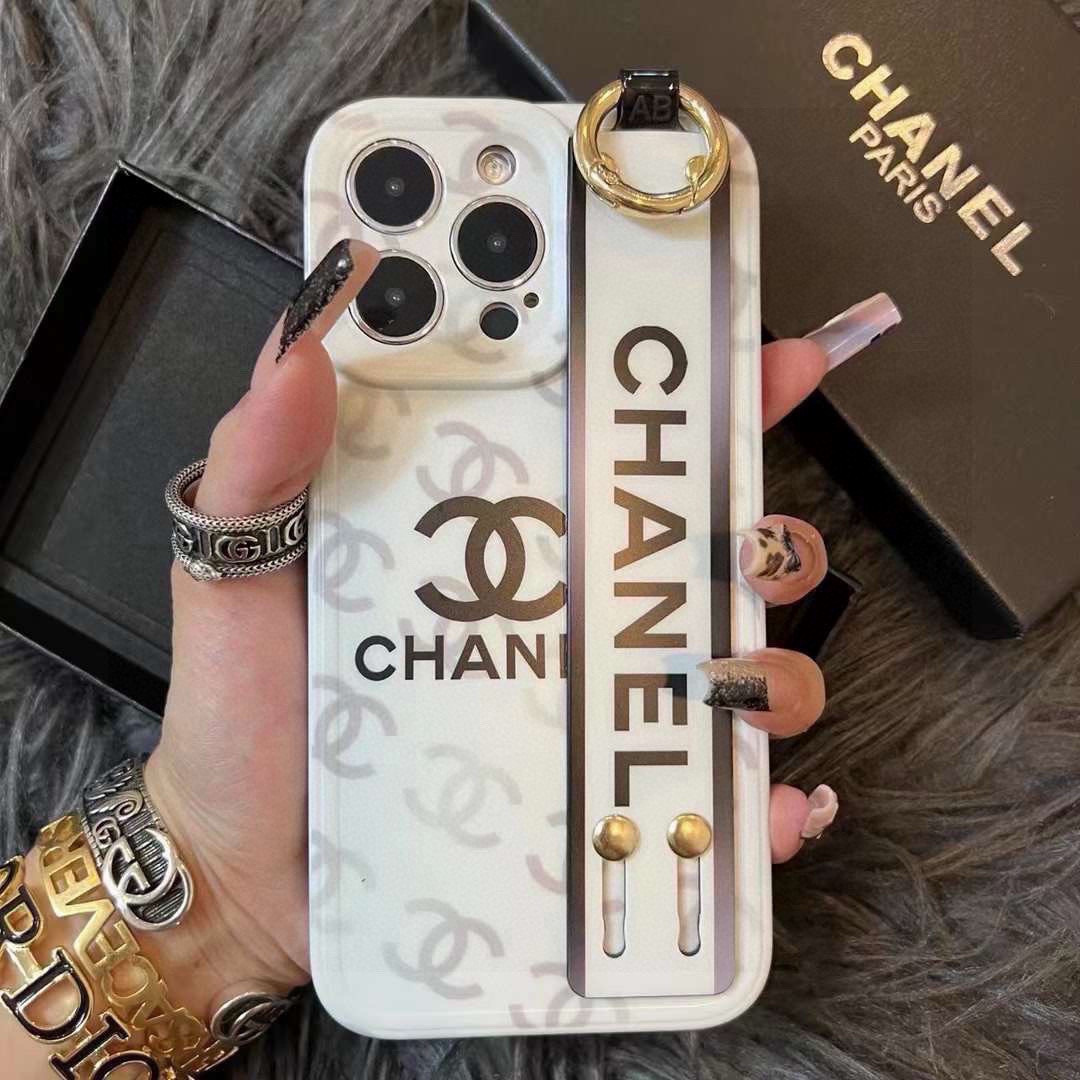 NO:302114,Chanel wristband mobile phone case, straight-edged polka dot photo frame, wristband mobile phone case, all-inclusive frosted soft shell, concave shape artifact!  Model In order to avoid errors, please open this machine to view the model displayed on the phone settings iPhone15pro max (6.7) iPhone15pro (6.2) iPhone15 (6.2) iPhone14 (6.1) iPhone14pro (6.1) iPhone14pro Max (6.7) iPhone 13 (6.1) iPhone13 pro (6.1) iPhone13pro max (6.7) Customized model (12pro/12/12promax/11max/11/) Customized model does not return or exchange. No 11pro, mini phone case, mobile phone case, chanel, phone cases19860909香奈儿腕带手机壳,直边波点相框,手腕带手机壳,全包磨砂软壳 凹造型神器！ 型号为了不出现报错型号,请打开本机查看手机设置显示的型号 iPhone15pro max（6.7） iPhone15pro（6.2） iPhone15（6.2） iPhone14（6.1） iPhone14pro（6.1） iPhone14pro Max（6.7） iPhone 13（6.1） iPhone13 pro（6.1） iPhone13pro max（6.7） 需定制型号（12pro/12/12promax/11max/11/）定制型号不退换 不做11pro,mini手机壳,手机壳,chanel,phone cases,accessory