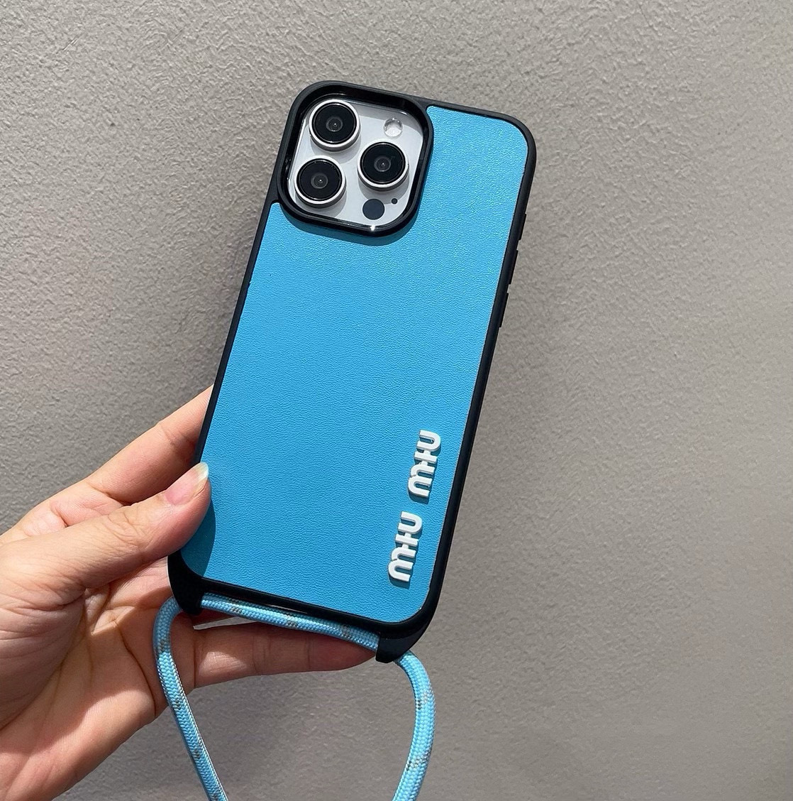 Miumiu’s New iPhone Shell Collection with Latest Models and Customization Options - 图片 3