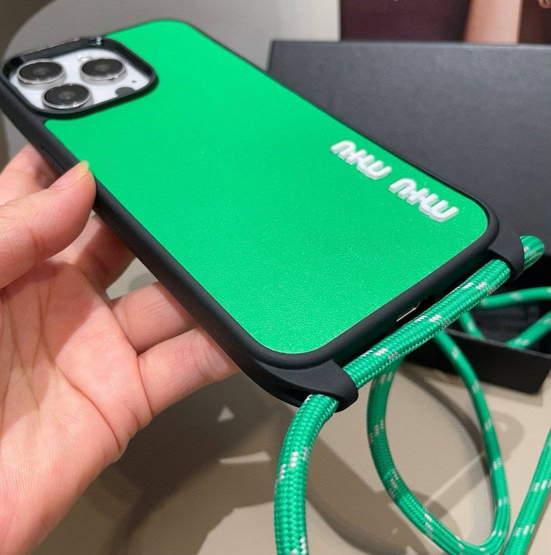 Miumiu’s New iPhone16 Series Cell Phone Shells and Customization Options - 图片 4