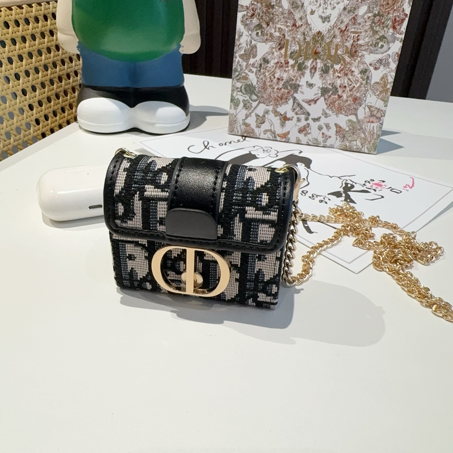 “Dior Mondo Series Mini Bluetooth Headset Kit with Slashed Chain – Compact Size” - 图片 3