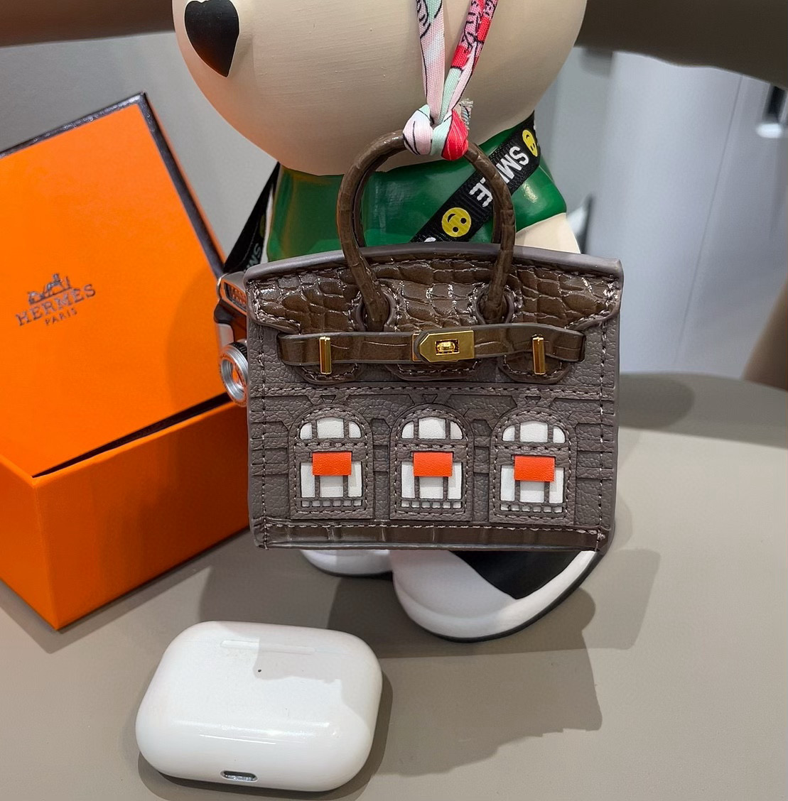 “Stylish Accessories: Platinum Bag, Bluetooth Package, Lipstick, Mini Bag, Dress, Earpiece” - 图片 2