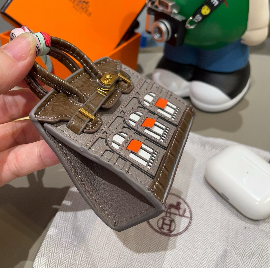 “Stylish Accessories: Platinum Bag, Bluetooth Package, Lipstick, Mini Bag, Dress, Earpiece” - 图片 7