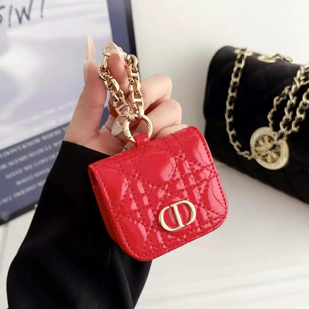NO:302232,Dior Dior series Bluetooth headphones bag headphone cover, CD mini crossbody bag bag pendant universal style size 7.5*6.5*3cm crossbody chain/short chain can only choose one of two, default short chain mobile phone case, mobile phone case, dior, dior, phone cases19860909Dior迪奥戴妃系列蓝牙耳机包耳机套,CD迷你斜挎小包 包包挂件 通用款式 尺寸7.5*6.5*3cm 斜挎链/短链 只能二选一 ,默认配短链手机壳,手机壳,dior,dior,phone cases,accessory