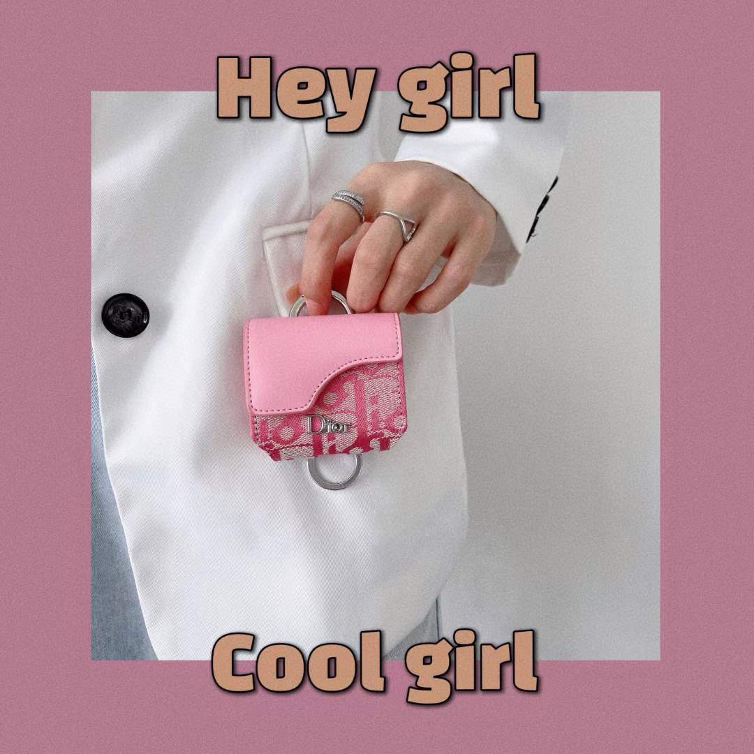 NO:302235,Dior official website headphone bag, Dior color block headphone bag, original hardware, one size 73mm*68mm*35mm, suitable for any size Bluetooth headphones, bag pendants, and the concave shape is absolutely unique!  Mobile phone case, mobile phone case, dior, dior, phone cases19860909Dior官网款耳机包,迪奥拼色耳机包,原版五金,一个尺寸73mm*68mm*35mm,适用任何尺寸蓝牙耳机 ,包挂件,凹造型绝绝子！手机壳,手机壳,dior,dior,phone cases,accessory