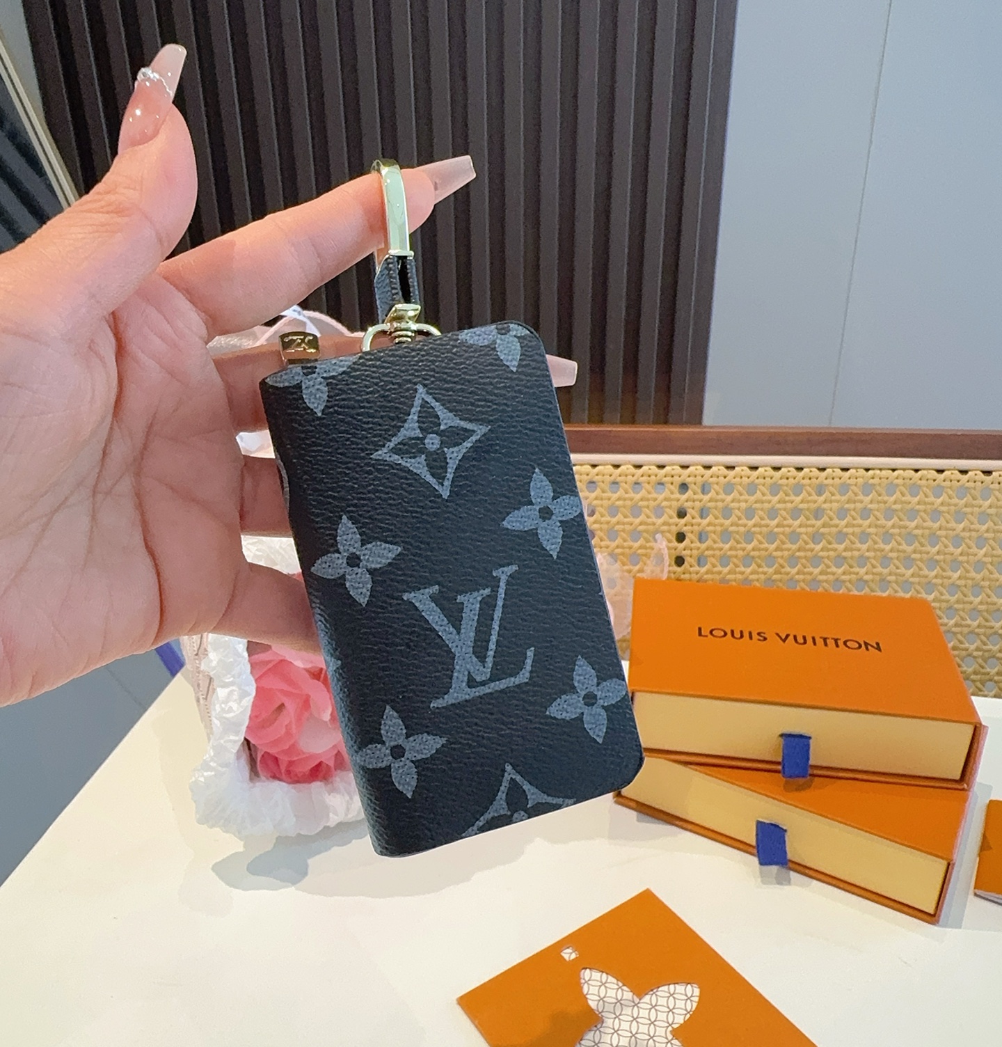  。LV经典老花钥匙包，车钥匙包 挂件配饰