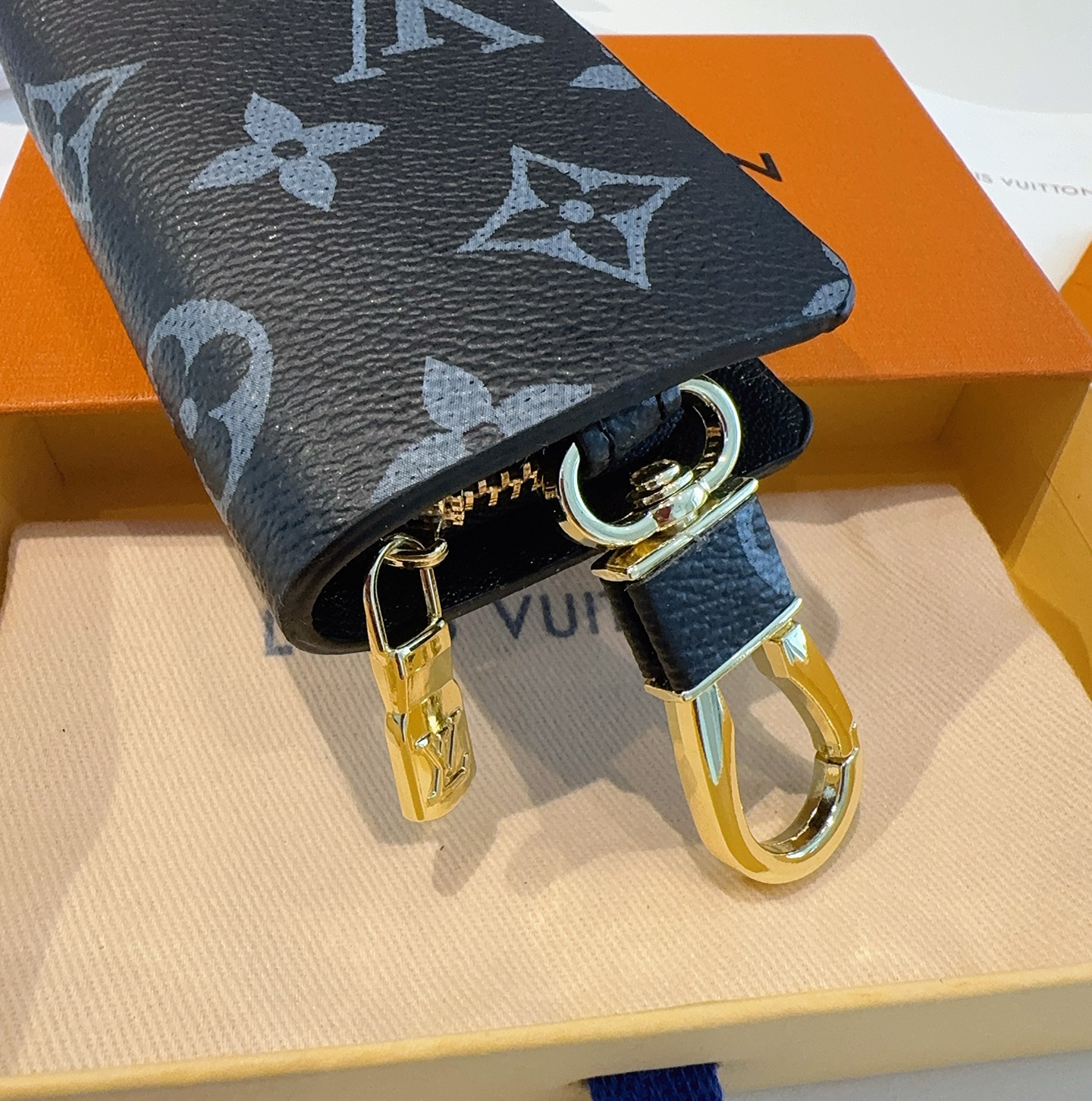 。LV经典老花钥匙包，车钥匙包 挂件配饰
