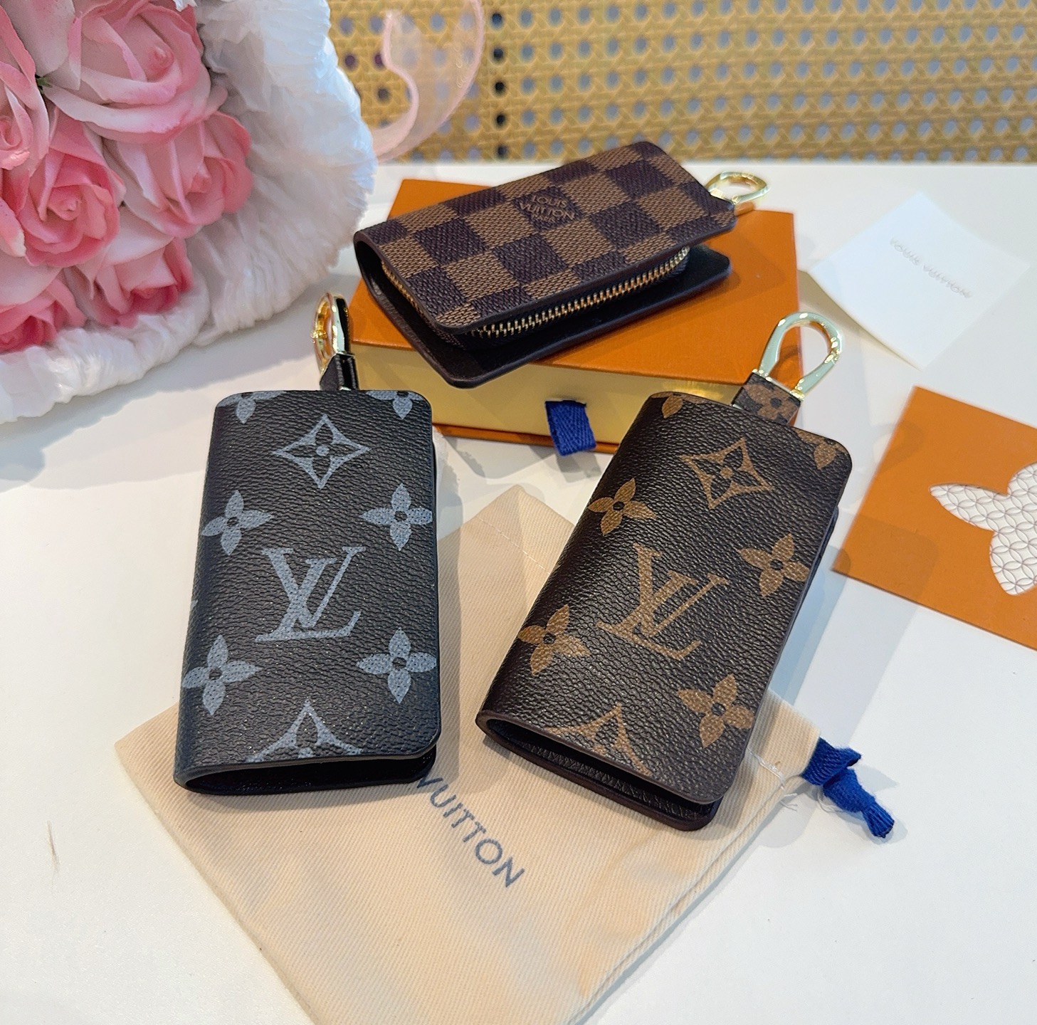  。LV经典老花钥匙包，车钥匙包 挂件配饰