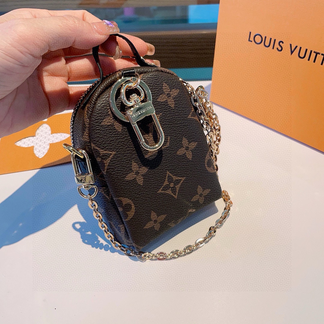 ❗原单货
☀ LOUIS VUITTON 新款卡通链条斜挎小包，mini包包 可装银行卡💄蓝牙耳机…钥匙
