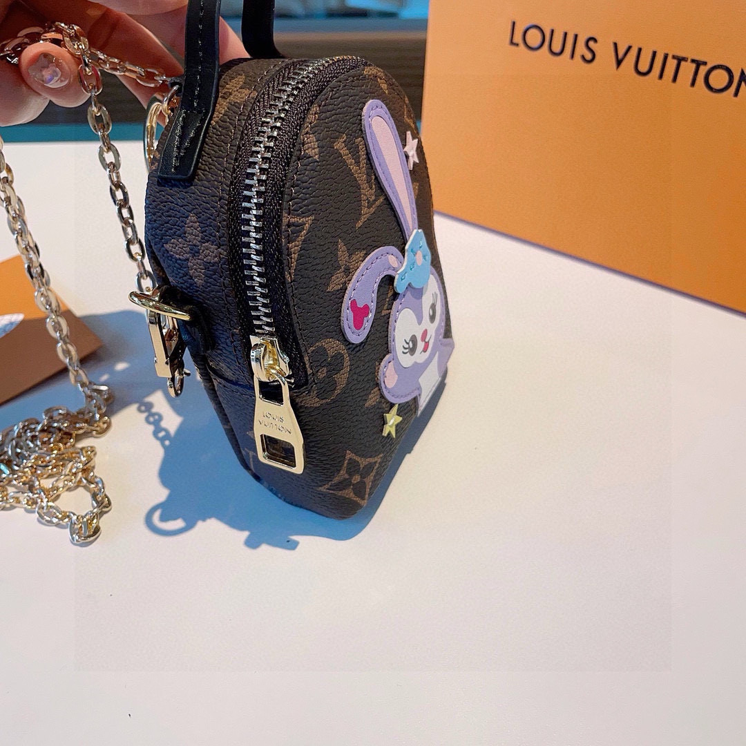 ❗原单货
☀ LOUIS VUITTON 新款卡通链条斜挎小包，mini包包 可装银行卡💄蓝牙耳机…钥匙