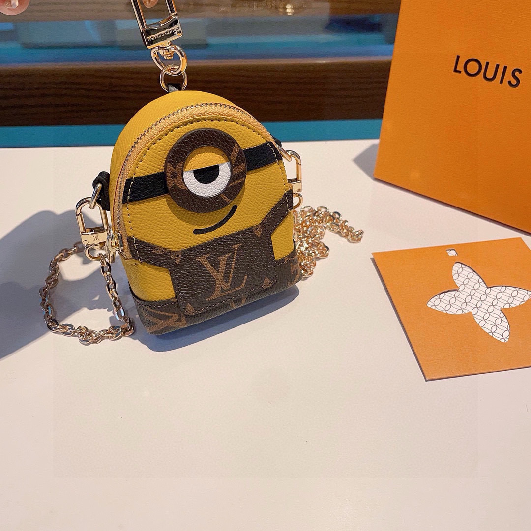 ❗原单货
☀ LOUIS VUITTON 小黄人链条斜挎小包，mini包包 可装银行卡💄蓝牙耳机…钥匙扣