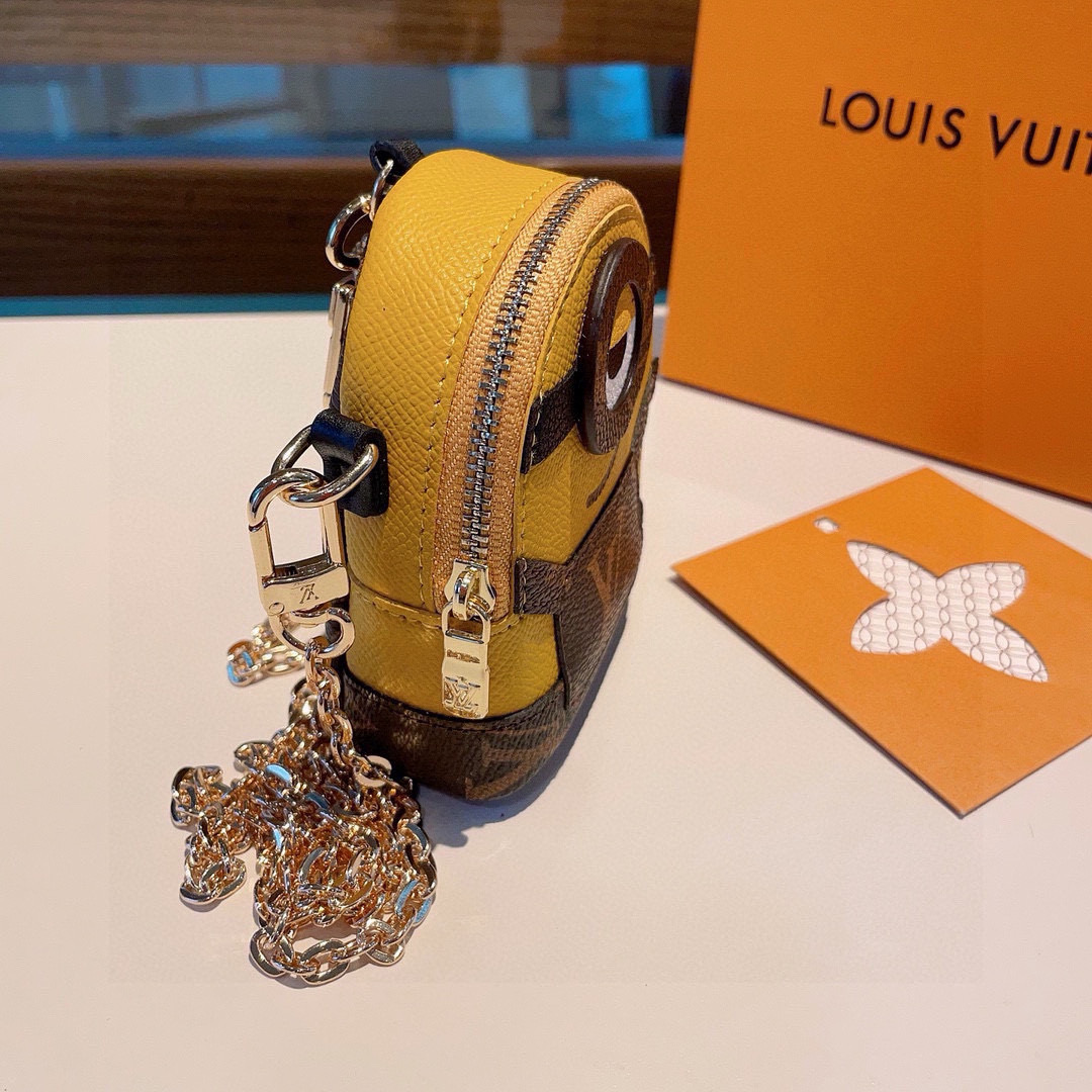 ❗原单货
☀ LOUIS VUITTON 小黄人链条斜挎小包，mini包包 可装银行卡💄蓝牙耳机…钥匙扣