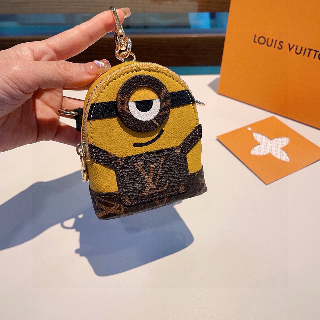 ❗原单货
☀ LOUIS VUITTON 小黄人链条斜挎小包，mini包包 可装银行卡💄蓝牙耳机…钥匙扣