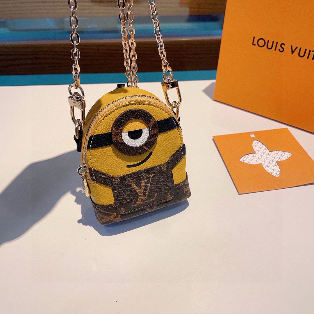 ❗原单货
☀ LOUIS VUITTON 小黄人链条斜挎小包，mini包包 可装银行卡💄蓝牙耳机…钥匙扣
